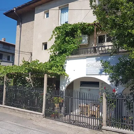 Konukevi Veselina 3*
